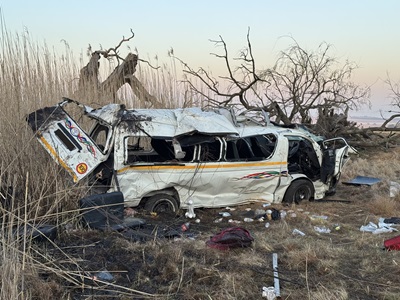 Team Mhofela Taxi Crashes Near Ermelo, Killing 1 and Injuring 11, Including a Child